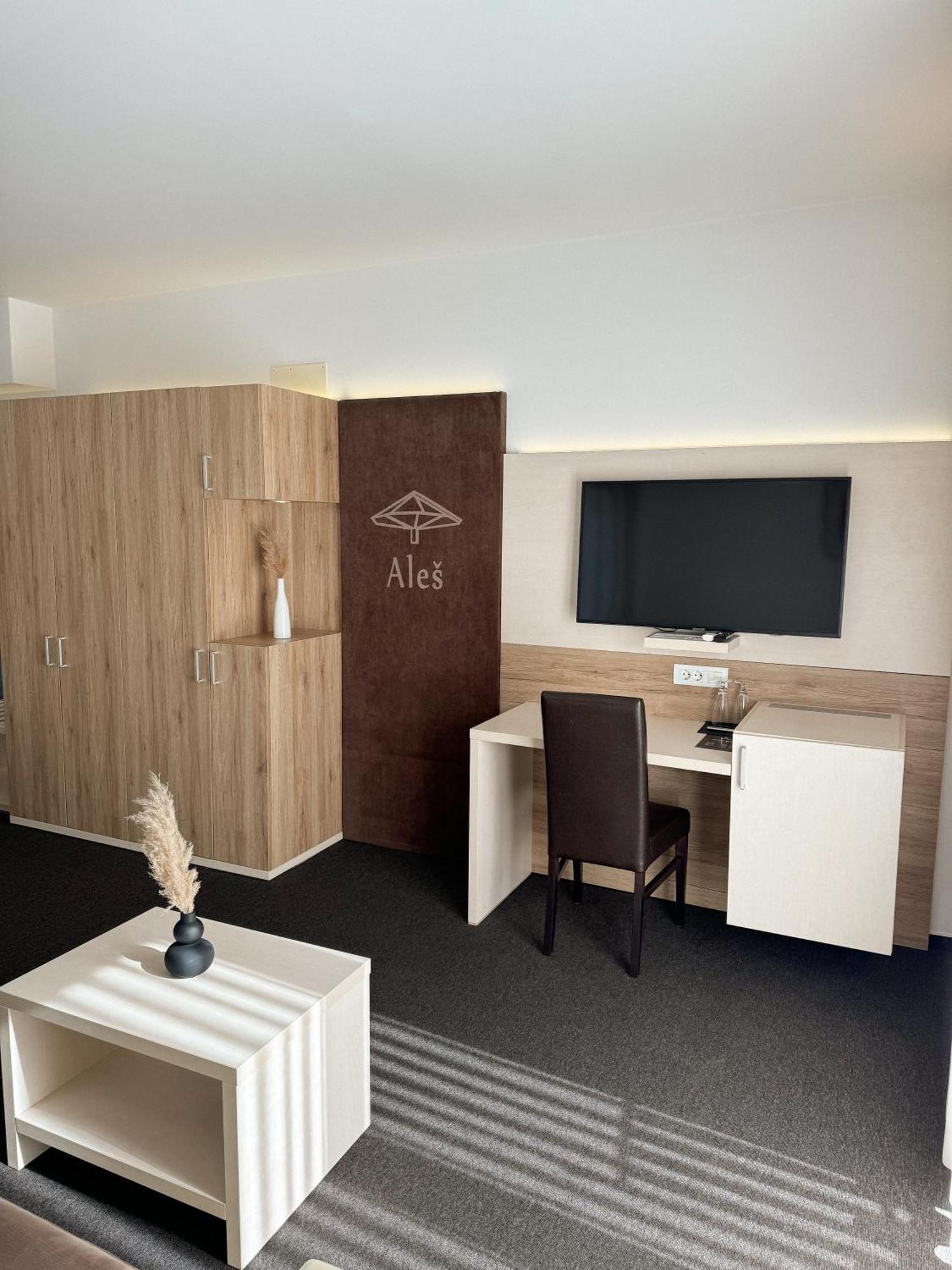 Hotel Hisa Ales Kranj Exterior foto