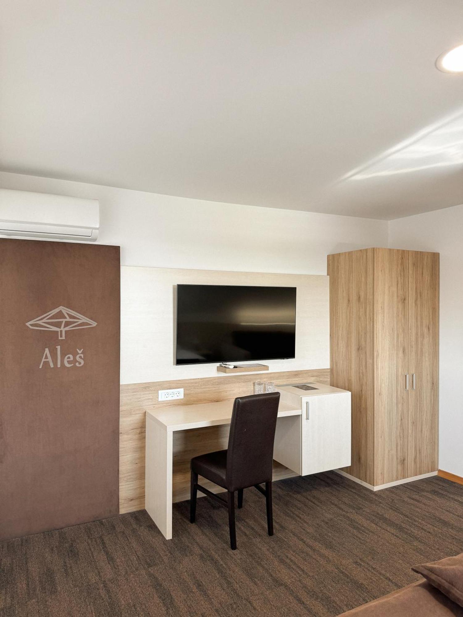 Hotel Hisa Ales Kranj Exterior foto